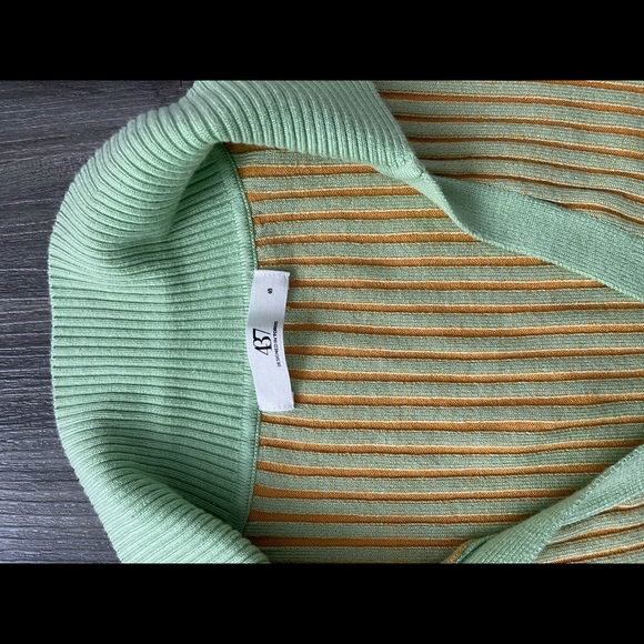 437 Croptop Sweater - Picture 3 of 3